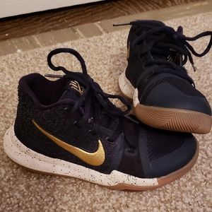 Nike Kyrie 3 Basketball Shoes